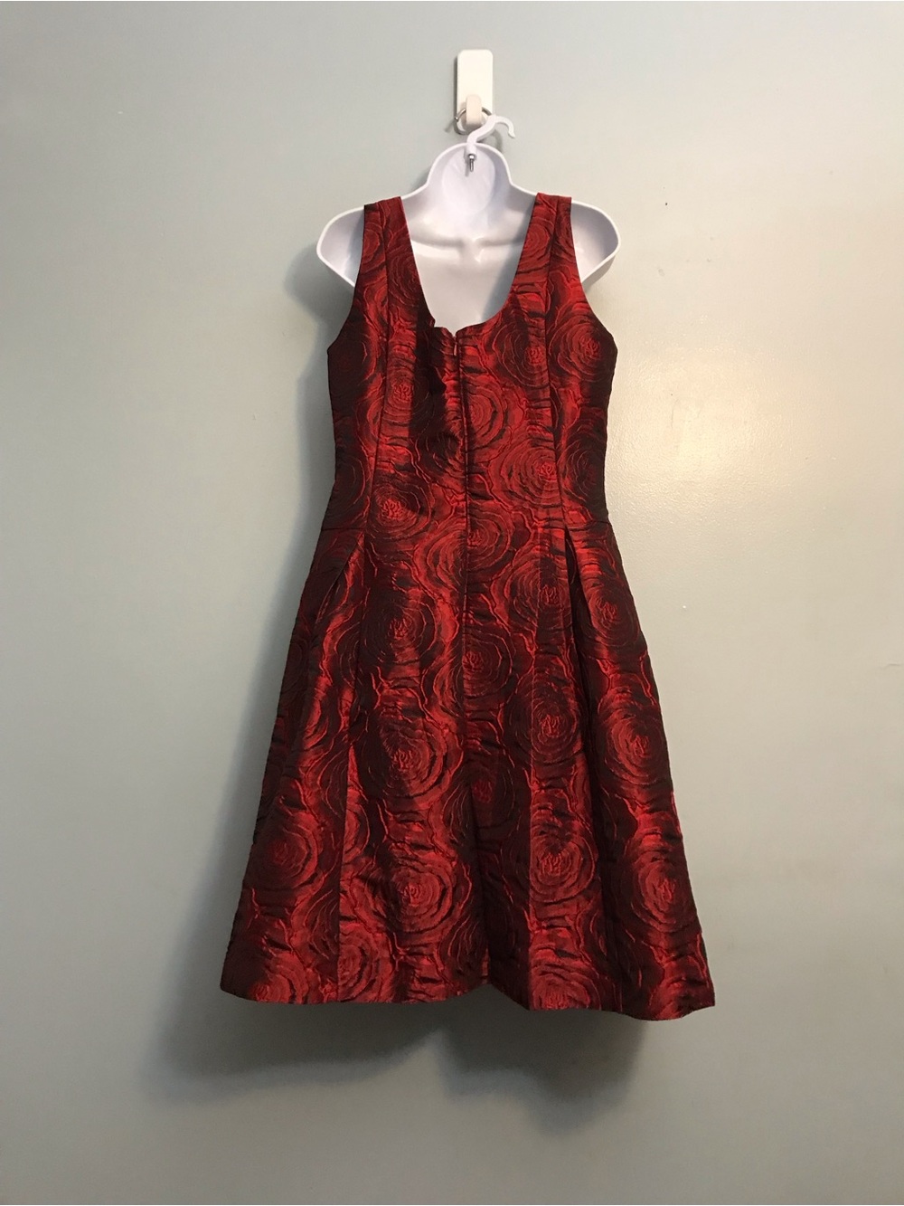 Carmen Marc Valvo Red Floral Jacquard Midi Dress - Picture 3 of 15